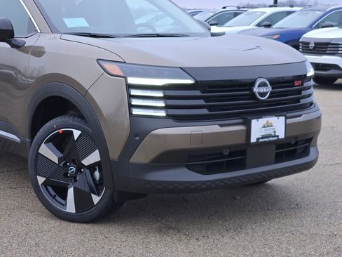 Used 2026 Nissan Kicks SR w/ SR Premium Package image 2