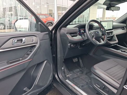 Used 2025 Ford Explorer ST-Line image 12