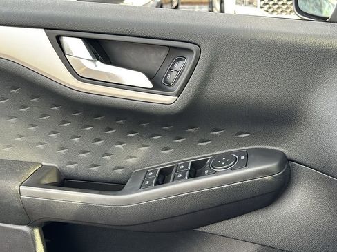 Used 2020 Ford Escape SE image 14