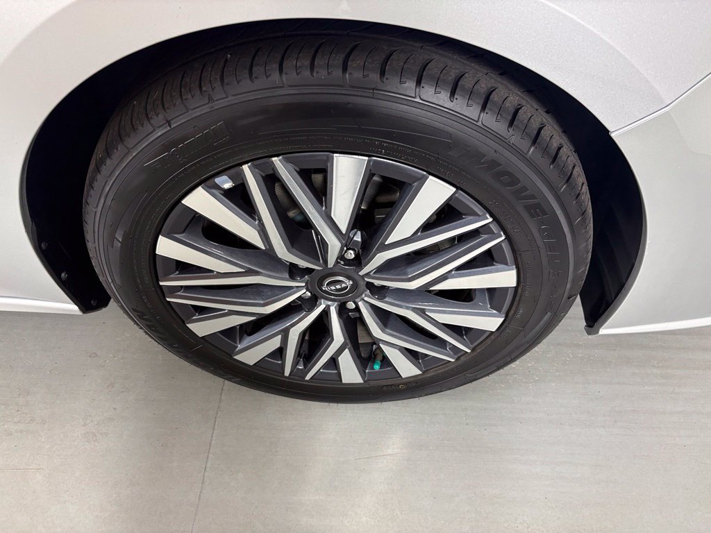 Used 2024 Nissan Altima 2.5 SV FWD image 11
