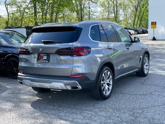 Certified 2024 BMW X5 xDrive40i w/ Premium Package AWD/4WD image 4