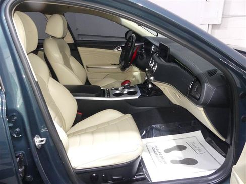 Used 2022 Kia Stinger GT2 AWD/4WD image 23