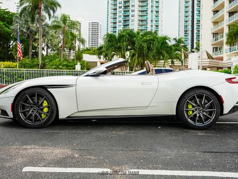 Used 2019 Aston Martin DB11 Volante image 3