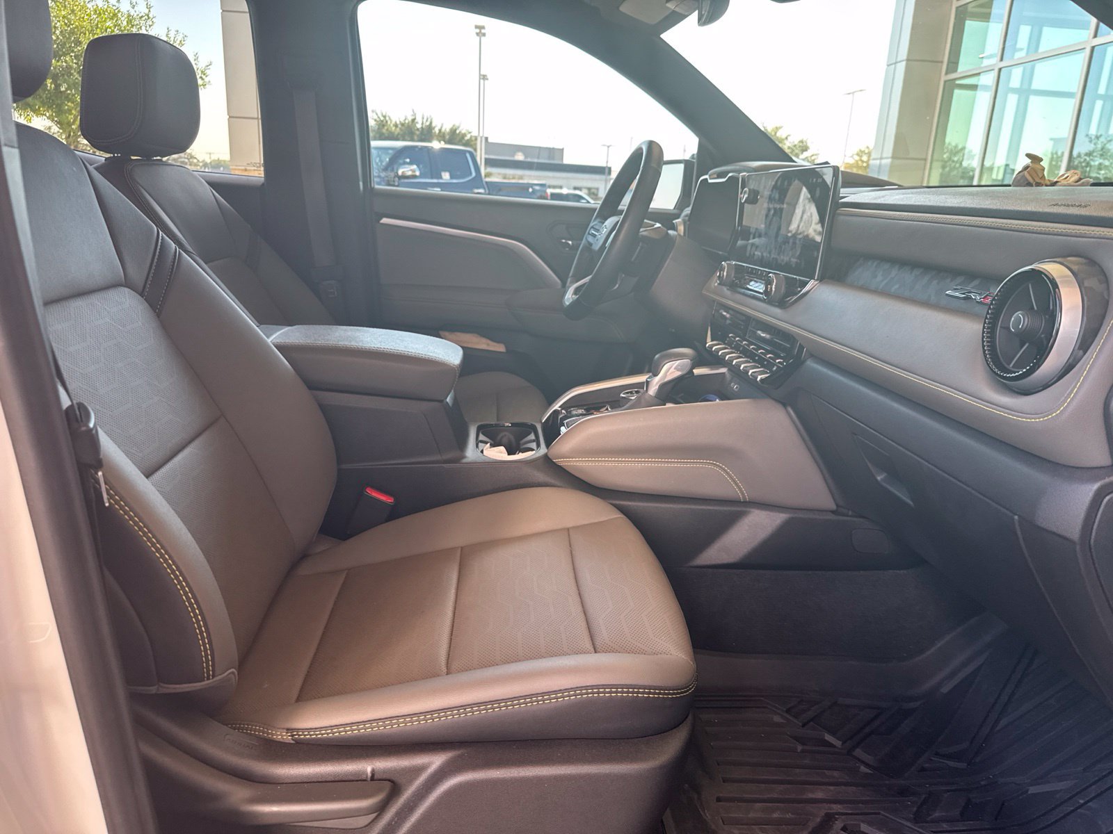Used 2025 Chevrolet Colorado ZR2 w/ Technology Package AWD/4WD image 28