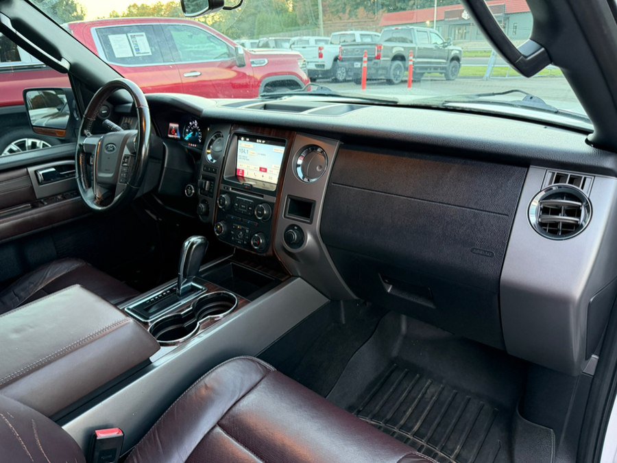 Used 2016 Ford Expedition Platinum AWD/4WD image 25