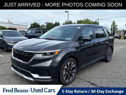 Used 2023 Kia Carnival EX FWD image 3