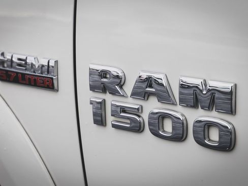 Used 2017 RAM 1500 Laramie w/ Convenience Group image 7