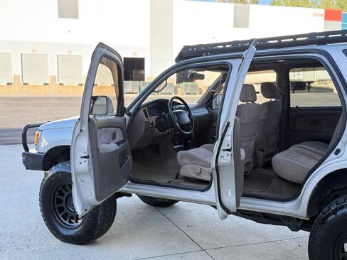 Used 1997 Toyota 4Runner SR5 AWD/4WD image 40