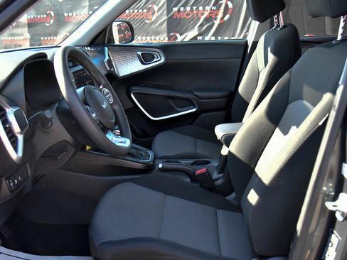 Used 2024 Kia Soul LX w/ Option Group 015 FWD image 16