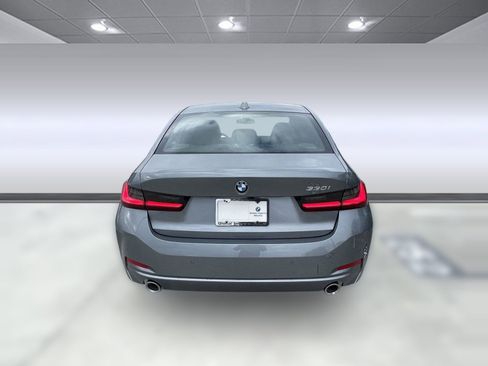 Used 2025 BMW 330i Sedan w/ Premium Package image 9