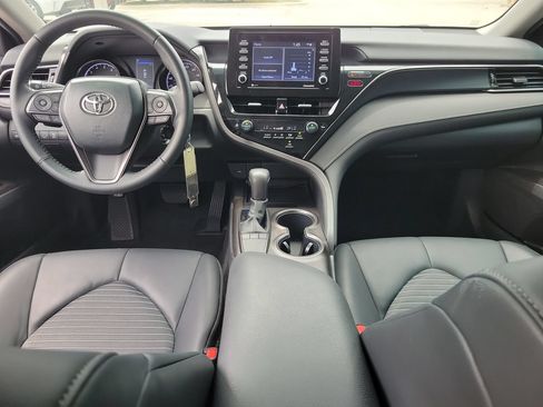 Used 2024 Toyota Camry SE FWD image 11