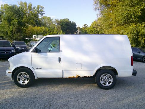 Used 2003 Chevrolet Astro w/ Convenience Pkg image 6