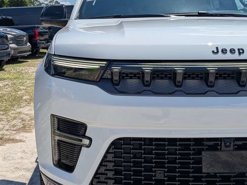 New 2026 Jeep Grand Wagoneer Limited AWD/4WD image 9