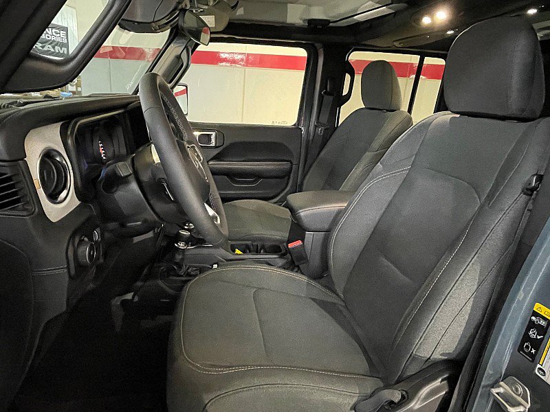 Used 2026 Jeep Wrangler Unlimited Sahara AWD/4WD image 9