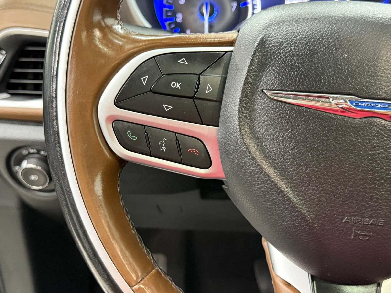 Used 2017 Chrysler Pacifica Limited FWD image 29