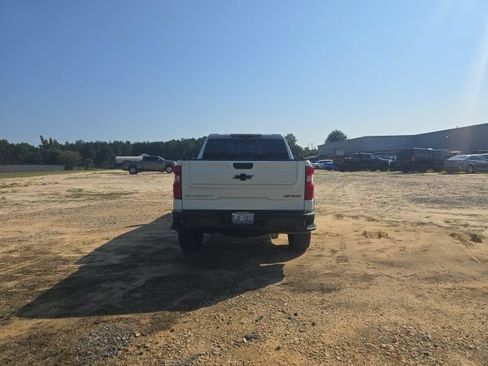 Used 2023 Chevrolet Silverado 1500 ZR2 w/ Technology Package AWD/4WD image 8