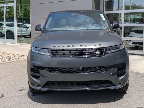 Used 2025 Land Rover Range Rover Sport Dynamic SE AWD/4WD image 2