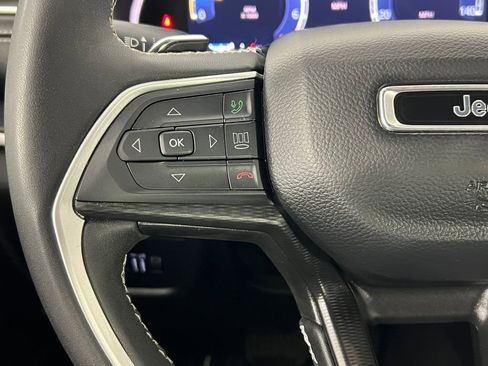 Used 2023 Jeep Grand Cherokee L Laredo image 27