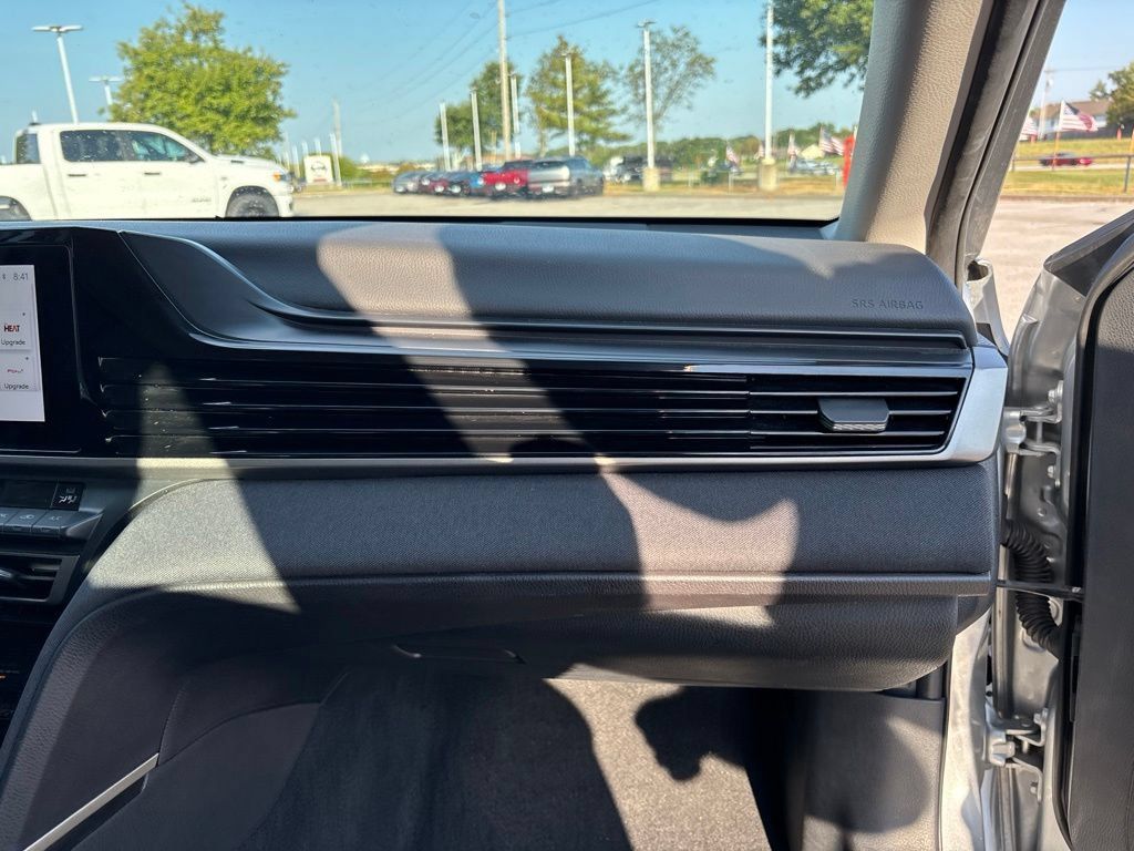 Used 2025 Toyota Camry LE FWD image 32