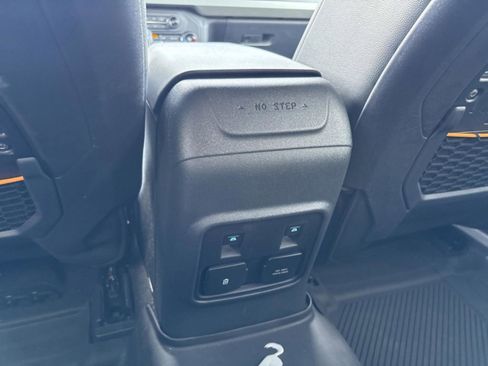 Used 2023 Ford Bronco Badlands image 12