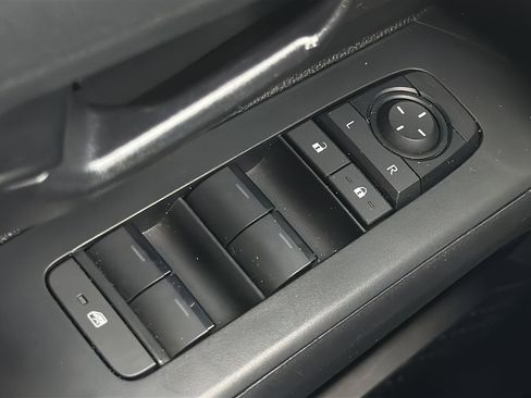 Used 2024 Toyota Tacoma SR5 AWD/4WD image 18