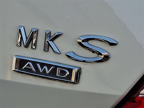 Used 2013 Lincoln MKS AWD image 30