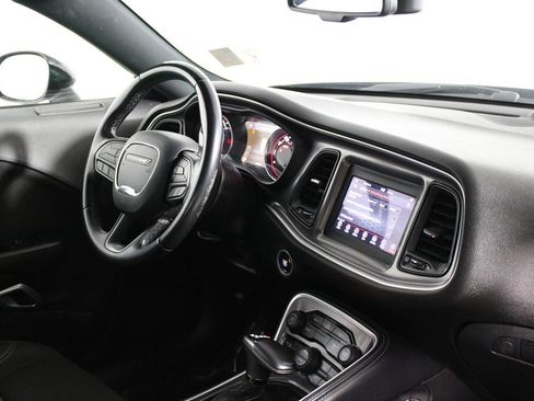 Used 2021 Dodge Challenger SXT image 10