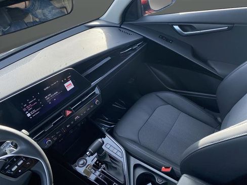 Certified 2023 Kia Niro EX image 21