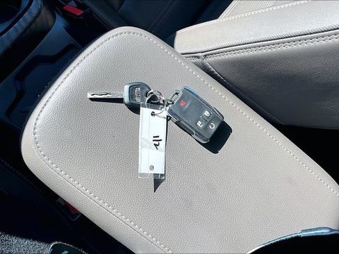 Used 2022 GMC Canyon Denali image 9