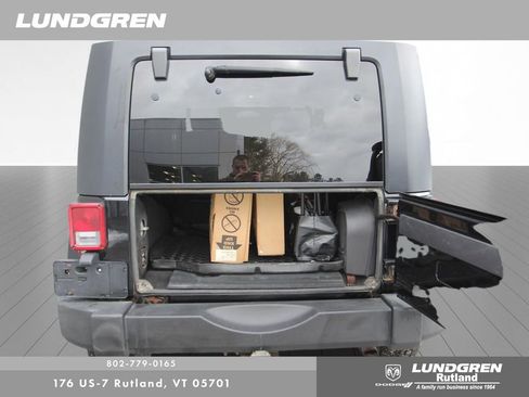 Used 2007 Jeep Wrangler Unlimited Sahara w/ Dual Top Group image 35