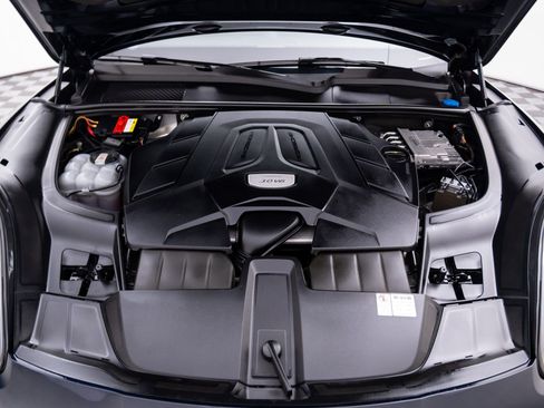 Certified 2021 Porsche Cayenne image 31