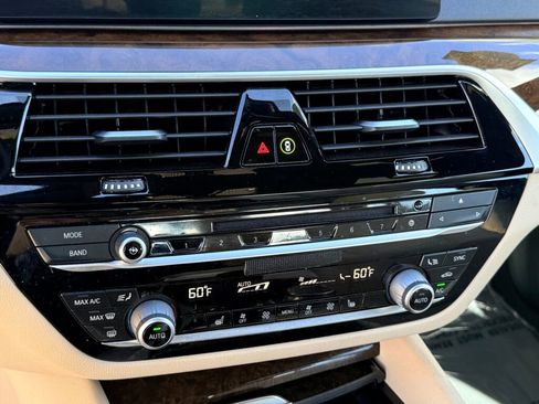 Used 2018 BMW 530i w/ Premium Package image 24