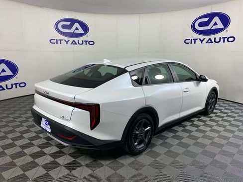 Used 2025 Kia K4 FWD image 3