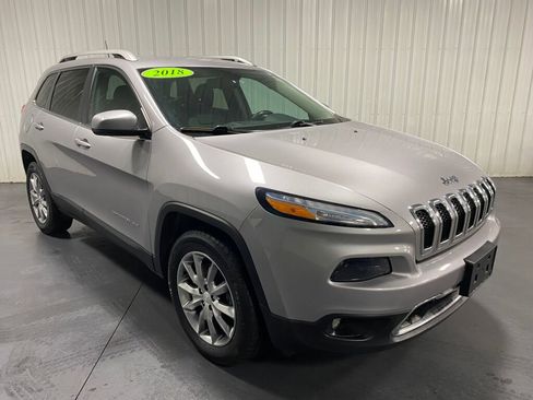 Used 2018 Jeep Cherokee Limited image 2