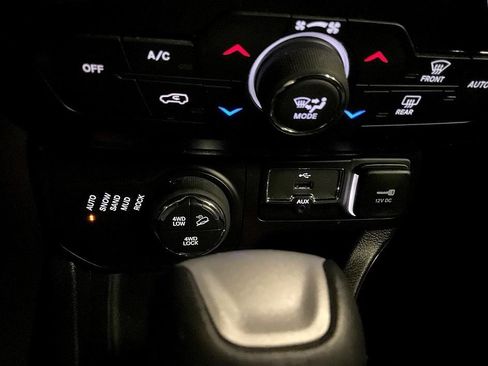 Used 2022 Jeep Renegade Trailhawk image 21