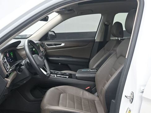 Used 2024 Volkswagen Atlas SEL AWD/4WD image 6