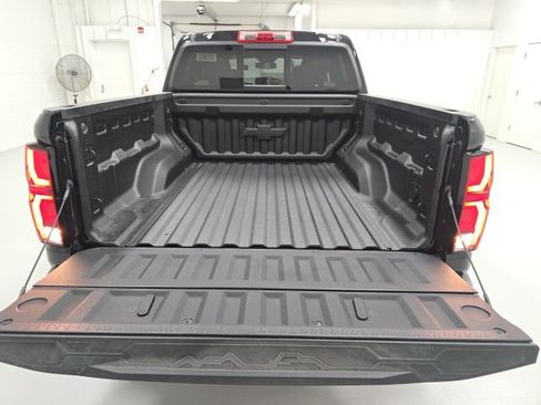 New 2025 Chevrolet Colorado LT w/ LT Convenience Package image 24