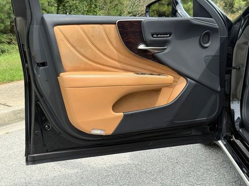 Certified 2023 Lexus LS 500 AWD w/ Interior Upgrade Package image 21