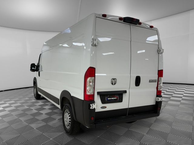 Used 2024 RAM ProMaster 2500 w/ Convenience Group FWD image 3