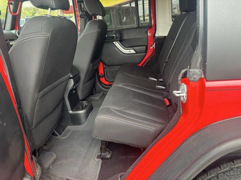 Used 2017 Jeep Wrangler Unlimited Sahara w/ Connectivity Group image 12