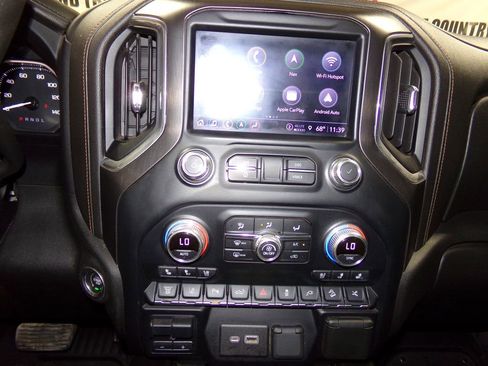 Used 2022 GMC Sierra 2500 AT4 w/ AT4 Preferred Package image 18