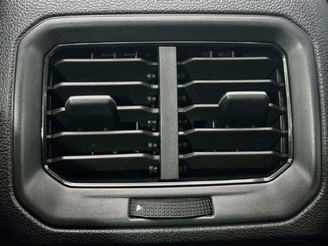 Certified 2025 Volkswagen Taos SE AWD/4WD image 23