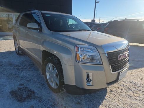 Used 2010 GMC Terrain SLE image 3
