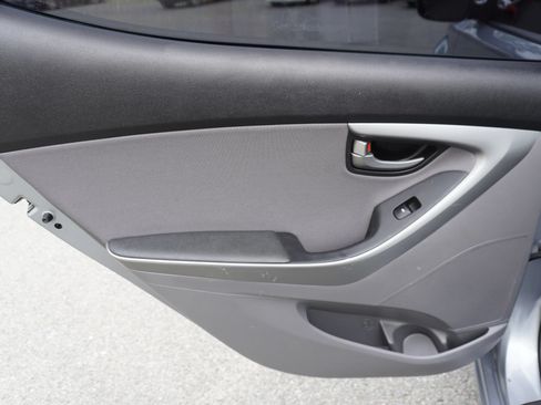 Used 2015 Hyundai Elantra SE w/ Option Group 02 FWD image 14