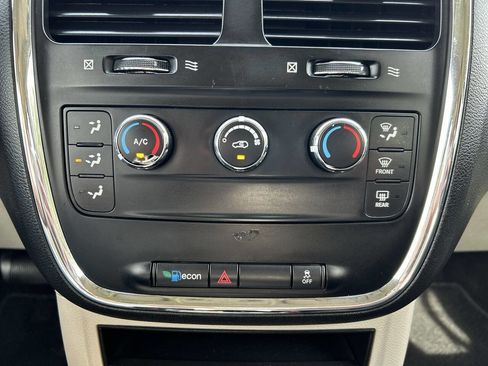 Used 2016 Dodge Grand Caravan American Value Package image 37