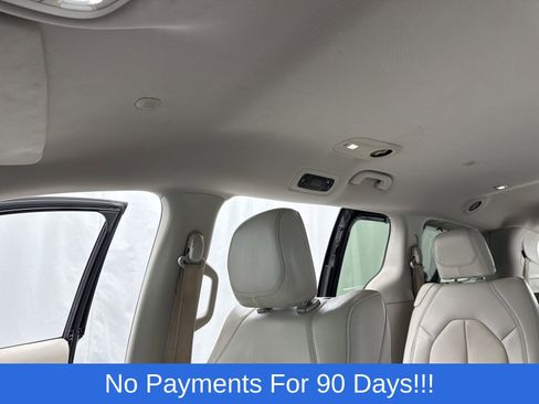 Used 2017 Chrysler Pacifica Touring-L Plus w/ Tire & Wheel Group image 25