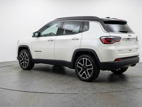 Used 2025 Jeep Compass Limited image 6