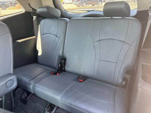 Used 2019 Buick Enclave Premium AWD/4WD image 18