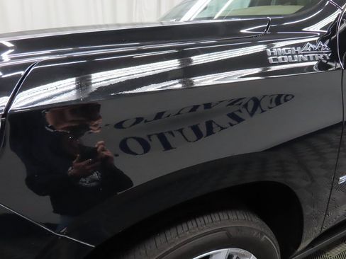 Used 2024 Chevrolet Suburban High Country image 51