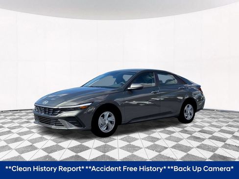 Certified 2026 Hyundai Elantra SE FWD image 2